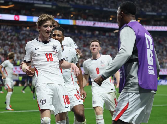 (260716) -- ATLANTA, July 16, 2026 (Xinhua) -- Anthony Gordon (1st L) of England celebrates a goal with teammates during the semifinal match between Argentina and England at the 2026 FIFA World Cup at Atlanta Stadium in Atlanta, the United States, July 15, 2026. (Xinhua/Cao Can)