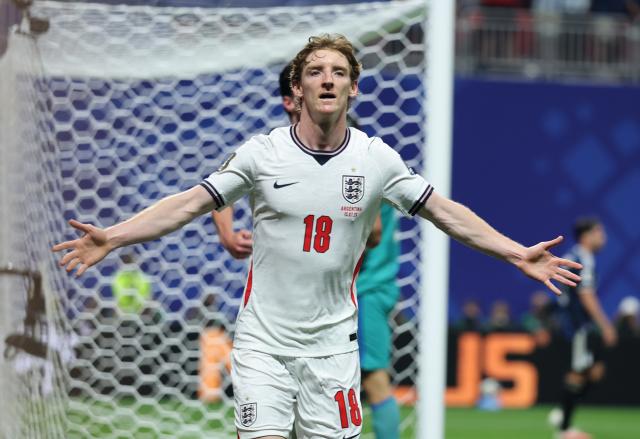 (260716) -- ATLANTA, July 16, 2026 (Xinhua) -- Anthony Gordon of England celebrates a goal during the semifinal match between Argentina and England at the 2026 FIFA World Cup at Atlanta Stadium in Atlanta, the United States, July 15, 2026. (Xinhua/Cao Can)