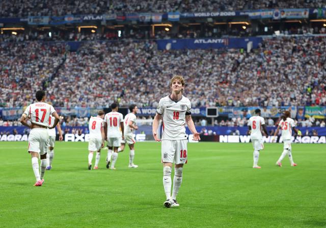 (260716) -- ATLANTA, July 16, 2026 (Xinhua) -- Anthony Gordon (front) of England celebrates a goal during the semifinal match between Argentina and England at the 2026 FIFA World Cup at Atlanta Stadium in Atlanta, the United States, July 15, 2026. (Xinhua/Cao Can)