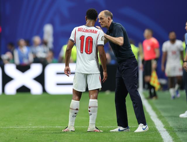 (260716) -- ATLANTA, July 16, 2026 (Xinhua) -- Thomas Tuchel (R), head coach of England, instructs Jude Bellingham during the semifinal match between Argentina and England at the 2026 FIFA World Cup at Atlanta Stadium in Atlanta, the United States, July 15, 2026. (Xinhua/Cao Can)