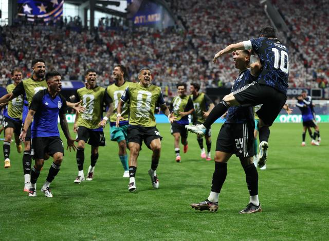 (260716) -- ATLANTA, July 16, 2026 (Xinhua) -- Enzo Fernandez (2nd R) of Argentina celebrates a goal with teammates during the semifinal match between Argentina and England at the 2026 FIFA World Cup at Atlanta Stadium in Atlanta, the United States, July 15, 2026. (Xinhua/Li Ming)