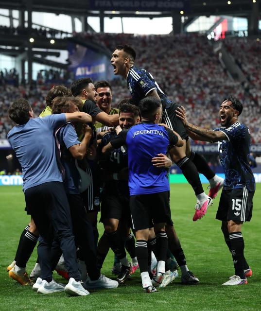 (260716) -- ATLANTA, July 16, 2026 (Xinhua) -- Players of Argentina celebrate a goal during the semifinal match between Argentina and England at the 2026 FIFA World Cup at Atlanta Stadium in Atlanta, the United States, July 15, 2026. (Xinhua/Li Ming)