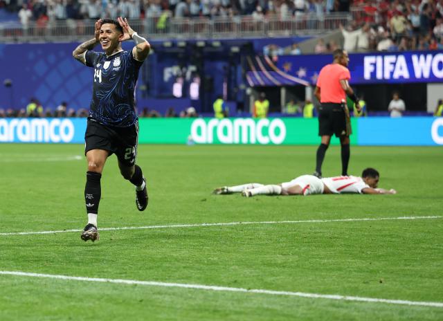 (260716) -- ATLANTA, July 16, 2026 (Xinhua) -- Enzo Fernandez of Argentina celebrates a goal during the semifinal match between Argentina and England at the 2026 FIFA World Cup at Atlanta Stadium in Atlanta, the United States, July 15, 2026. (Xinhua/Li Ming)