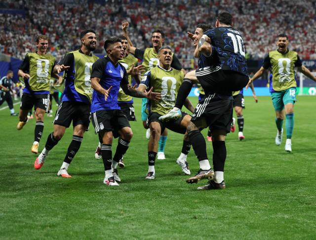 (260716) -- ATLANTA, July 16, 2026 (Xinhua) -- Players of Argentina celebrate a goal during the semifinal match between Argentina and England at the 2026 FIFA World Cup at Atlanta Stadium in Atlanta, the United States, July 15, 2026. (Xinhua/Li Ming)