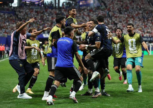 (260716) -- ATLANTA, July 16, 2026 (Xinhua) -- Players of Argentina celebrate a goal during the semifinal match between Argentina and England at the 2026 FIFA World Cup at Atlanta Stadium in Atlanta, the United States, July 15, 2026. (Xinhua/Li Ming)
