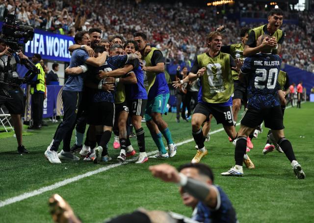 (260716) -- ATLANTA, July 16, 2026 (Xinhua) -- Players of Argentina celebrate a goal during the semifinal match between Argentina and England at the 2026 FIFA World Cup at Atlanta Stadium in Atlanta, the United States, July 15, 2026. (Xinhua/Li Ming)