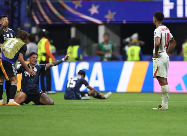 (260716) -- ATLANTA, July 16, 2026 (Xinhua) -- Jude Bellingham (R) of England reacts after the semifinal match between Argentina and England at the 2026 FIFA World Cup at Atlanta Stadium in Atlanta, the United States, July 15, 2026. (Xinhua/Li Ming)