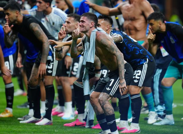 (260716) -- ATLANTA, July 16, 2026 (Xinhua) -- Players of Argentina celebrate victory after the semifinal match between Argentina and England at the 2026 FIFA World Cup at Atlanta Stadium in Atlanta, the United States, July 15, 2026. (Xinhua/Jia Haocheng)