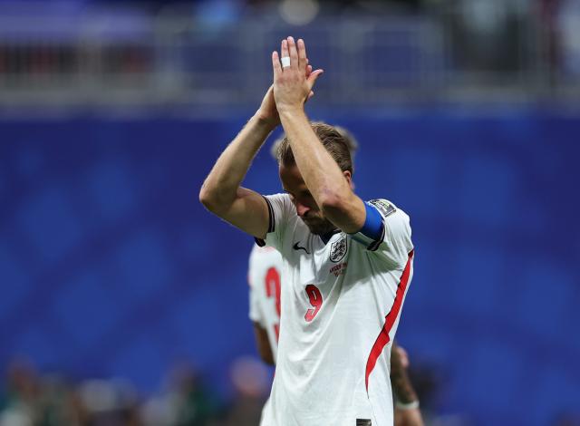 (260716) -- ATLANTA, July 16, 2026 (Xinhua) -- Harry Kane of England greets spectators after the semifinal match between Argentina and England at the 2026 FIFA World Cup at Atlanta Stadium in Atlanta, the United States, July 15, 2026. (Xinhua/Cao Can)