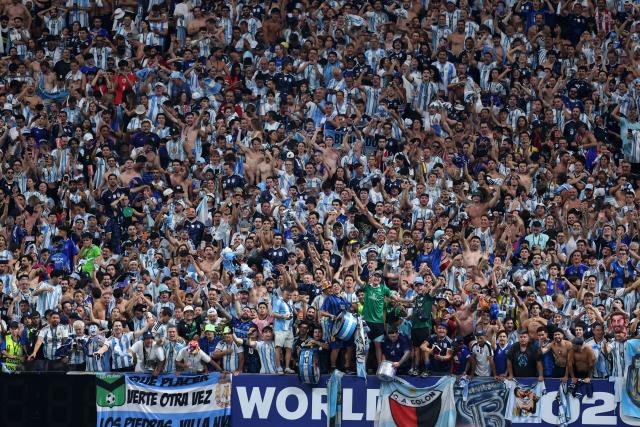 (260716) -- ATLANTA, July 16, 2026 (Xinhua) -- Fans cheer for team Argentina after the semifinal match between Argentina and England at the 2026 FIFA World Cup at Atlanta Stadium in Atlanta, the United States, July 15, 2026. (Xinhua/Cao Can)
