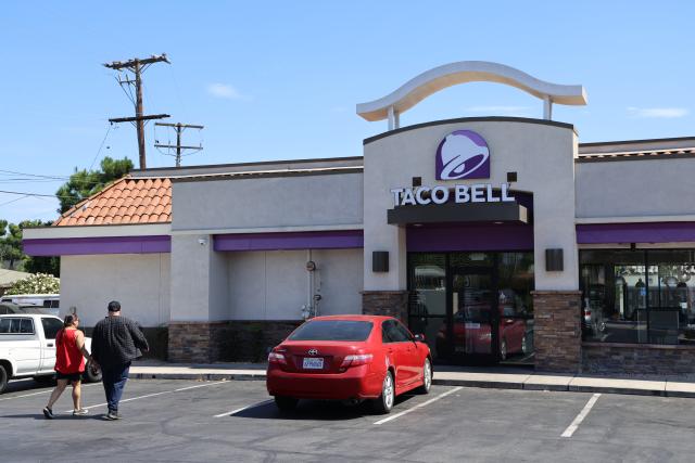 (260718) -- LOS ANGELES, July 18, 2026 (Xinhua) -- This photo taken on July 17, 2026 shows a Taco Bell store in San Gabriel, Los Angeles County, California, the United States. Taylor Farms, a California-based lettuce supplier, announced Friday that it is voluntarily removing iceberg lettuce sourced from central Mexico after U.S. health authorities identified the company as a possible source of a nationwide cyclosporiasis outbreak that has sickened thousands of people.
  Taylor Farms is a supplier to several major restaurant chains across the United States. A source familiar with the investigation told CBS News Thursday that a traceback investigation by the U.S. Food and Drug Administration (FDA) found that people who contracted cyclosporiasis had eaten the lettuce supplied by Taylor Farms to Taco Bell outlets in five states. (Photo by Zeng Hui/Xinhua)