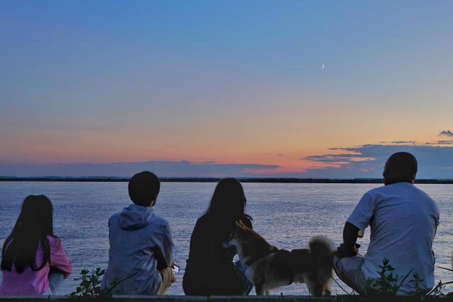 (260718) -- HARBIN, July 18, 2026 (Xinhua) -- This photo taken on July 17, 2026 shows the moon and Venus in Tongjiang City, northeast China's Heilongjiang Province. (Photo by Liu Wanping/Xinhua)