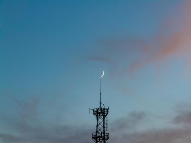 (260718) -- HARBIN, July 18, 2026 (Xinhua) -- A drone photo taken on July 17, 2026 shows the moon and Venus in Harbin, northeast China's Heilongjiang Province. (Photo by Liu Dapeng/Xinhua)