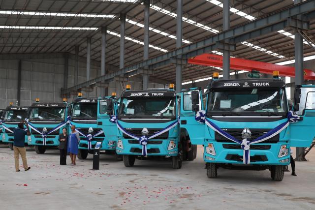 (260718) -- TEMA, July 18, 2026 (Xinhua) -- This photo taken on July 16, 2026 shows the HOWO V7X dump trucks at the showroom of Zonda Tec Ghana Limited in Tema, Ghana. Zonda Tec Ghana Limited, a Chinese-owned automobile assembly and distribution company, on Thursday unveiled a range of electric vehicle (EV) dump trucks to the Ghanaian market to support the country's sustainability agenda. 
TO GO WITH "Chinese automobile company launches EV dump trucks in Ghana" (Photo by Seth/Xinhua)