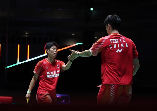(260718) -- TOKYO, July 18, 2026 (Xinhua) -- Feng Yanzhe (R)/Huang Dongping react during the mixed doubles semifinal match between Feng Yanzhe/Huang Dongping of China and Koga Akira/Saito Natsu of Japan at the Japan Badminton Open 2026 in Tokyo, Japan, July 18, 2026. (Xinhua/Yue Chenxing)