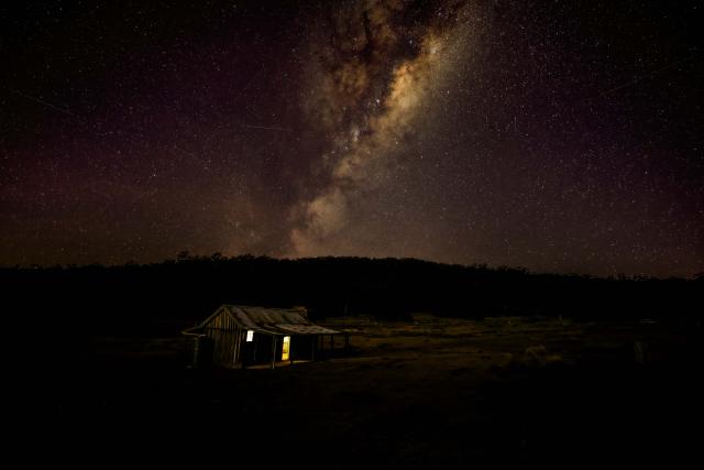 (260718) -- CANBERRA, July 18, 2026 (Xinhua) -- This photo taken on July 17, 2026 shows the Milky Way seen on the outskirts of Canberra, Australia. (Photo by Chu Chen/Xinhua)