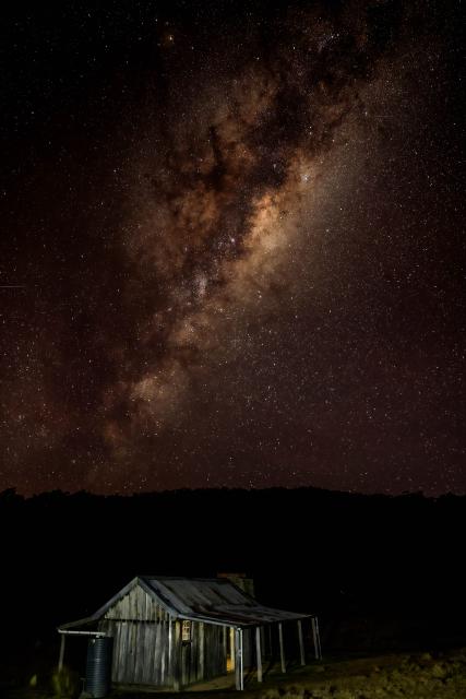 (260718) -- CANBERRA, July 18, 2026 (Xinhua) -- This photo taken on July 17, 2026 shows the Milky Way seen on the outskirts of Canberra, Australia. (Photo by Chu Chen/Xinhua)