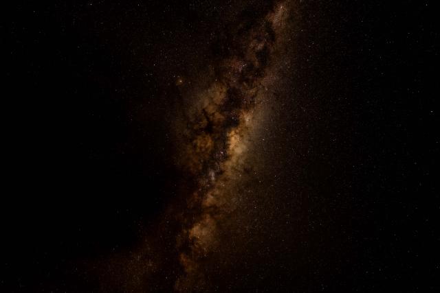 (260718) -- CANBERRA, July 18, 2026 (Xinhua) -- This photo taken on July 17, 2026 shows the Milky Way seen on the outskirts of Canberra, Australia. (Photo by Chu Chen/Xinhua)