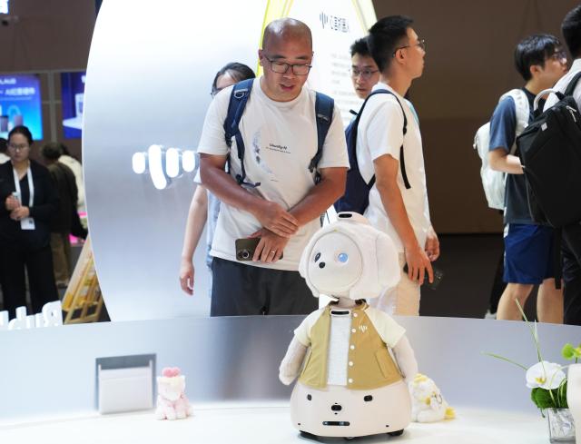 (260718) -- SHANGHAI, July 18, 2026 (Xinhua) -- A companion robot is pictured during the 2026 World AI Conference and High-Level Meeting on Global AI Governance in Shanghai, east China, July 18, 2026. The event scheduled from Friday to Monday showcases exhibitions of smart devices, AI plus culture and entertainment experiences, and a wide range of cutting-edge AI products, among which a range of humanoid robots and AI-powered dexterous hands as one of the highlights. 
During the event, a variety of intelligent robots adaptable to diverse scenarios for industrial production and daily life are displayed. Notably, the country's annual output of humanoid robots is projected to exceed 100,000 units this year. (Xinhua/Liu Ying)