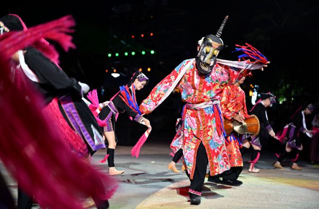 (260718) -- HAIKOU, July 18, 2026 (Xinhua) -- Actors perform during the opening ceremony of 2026 Hainan Island Carnival in Haikou, south China's Hainan Province, July 18, 2026. The 2026 Hainan Island Carnival opened here on Saturday and will last until Aug. 18, during which over 50 special events will be held. (Xinhua/Guo Cheng)