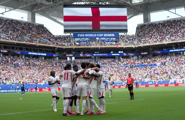 (260719) -- MIAMI, July 19, 2026 (Xinhua) -- Players of England celebrate a goal during the bronze final match between France and England at the 2026 FIFA World Cup in Miami, the United States, July 18, 2026. (Xinhua/Hu Xingyu)