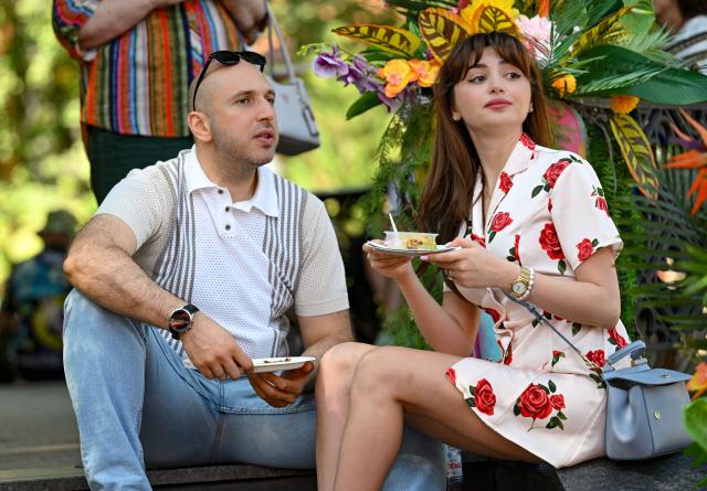 (260719) -- MOSCOW, July 19, 2026 (Xinhua) -- Visitors enjoy delicacies during a festival of Latin American and Caribbean culture at Hermitage Garden in Moscow, Russia, July 18, 2026.
  Featuring live music, performance and traditional cuisines, the festival kicked off here on Saturday and will run until July 26. (Xinhua/Feng Kaihua)