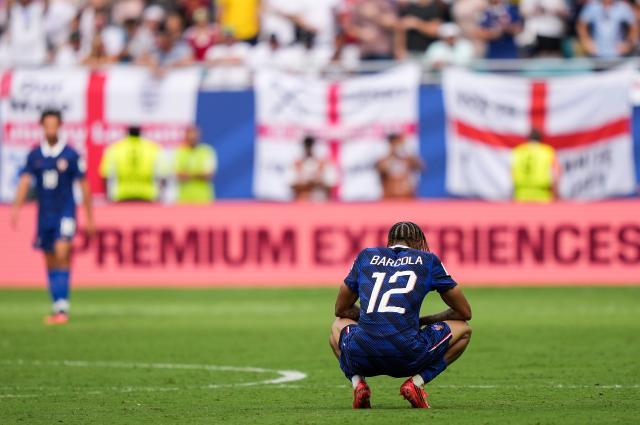 (260719) -- MIAMI, July 19, 2026 (Xinhua) -- Bradley Barcola (front) of France reacts during the bronze final match between France and England at the 2026 FIFA World Cup in Miami, the United States, July 18, 2026. (Xinhua/Hu Xingyu)