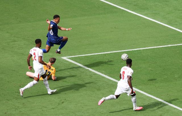 (260719) -- MIAMI, July 19, 2026 (Xinhua) -- Kylian Mbappe (top) of France competes during the bronze final match between France and England at the 2026 FIFA World Cup in Miami, the United States, July 18, 2026. (Xinhua/Zhang Fengguo)