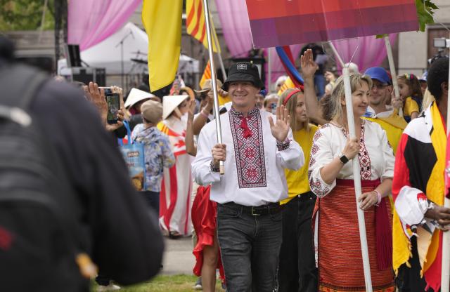 (260719) -- SURREY, July 19, 2026 (Xinhua) -- Participants in traditional costumes march during the Parade of Cultures at the Fusion Festival in Surrey, British Columbia, Canada, July 18, 2026.
  The two-day festival, which opened here on Saturday, featured over 50 cultural pavilions offering food, music, dance, and cultural performances from around the world. (Photo by Liang Sen/Xinhua)