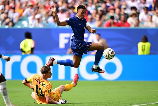 (260719) -- BEIJING, July 19, 2026 (Xinhua) -- Kylian Mbappe (top) of France competes during the bronze final match between France and England at the 2026 FIFA World Cup in Miami, the United States, July 18, 2026. (Xinhua/Chen Yichen)