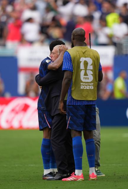 (260719) -- MIAMI, July 19, 2026 (Xinhua) -- Kylian Mbappe (1st L) of France hugs Didier Deschamps (C), head coach of France, after the bronze final match between France and England at the 2026 FIFA World Cup in Miami, the United States, July 18, 2026. (Xinhua/Hu Xingyu)