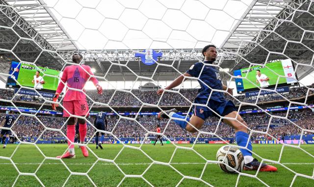 (260719) -- MIAMI, July 19, 2026 (Xinhua) -- Warren Zaire-Emery (R) of France and Mike Maignan, goalkeeper of France, react after Jude Bellingham of England scores a goal during the bronze final match between France and England at the 2026 FIFA World Cup in Miami, the United States, July 18, 2026. (Xinhua/Chen Yichen)