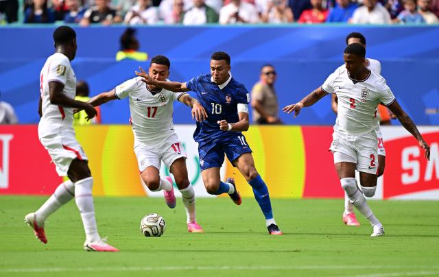 (260719) -- MIAMI, July 19, 2026 (Xinhua) -- Kylian Mbappe (2nd R) of France competes during the bronze final match between France and England at the 2026 FIFA World Cup in Miami, the United States, July 18, 2026. (Xinhua/Chen Yichen)