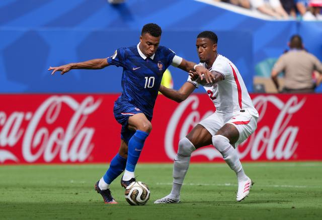 (260719) -- MIAMI, July 19, 2026 (Xinhua) -- Kylian Mbappe (L) of France competes during the bronze final match between France and England at the 2026 FIFA World Cup in Miami, the United States, July 18, 2026. (Xinhua/Hu Xingyu)