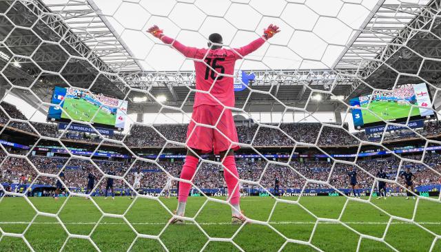 (260719) -- MIAMI, July 19, 2026 (Xinhua) -- Mike Maignan, goalkeeper of France, prepares to make a save as Bukayo Saka of England is about to shoot a penalty kick during the bronze final match between France and England at the 2026 FIFA World Cup in Miami, the United States, July 18, 2026. (Xinhua/Chen Yichen)