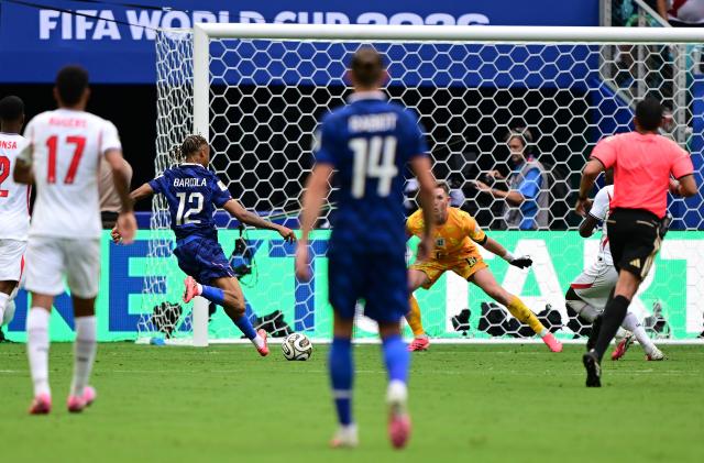 (260719) -- MIAMI, July 19, 2026 (Xinhua) -- Bradley Barcola (3rd L) of France scores a goal during the bronze final match between France and England at the 2026 FIFA World Cup in Miami, the United States, July 18, 2026. (Xinhua/Chen Yichen)