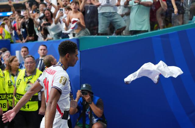 (260719) -- MIAMI, July 19, 2026 (Xinhua) -- Jude Bellingham of England leaves after the bronze final match between France and England at the 2026 FIFA World Cup in Miami, the United States, July 18, 2026. (Xinhua/Hu Xingyu)