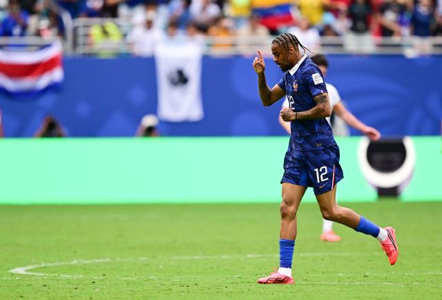 (260719) -- MIAMI, July 19, 2026 (Xinhua) -- Bradley Barcola of France celebrates scoring during the bronze final match between France and England at the 2026 FIFA World Cup in Miami, the United States, July 18, 2026. (Xinhua/Chen Yichen)