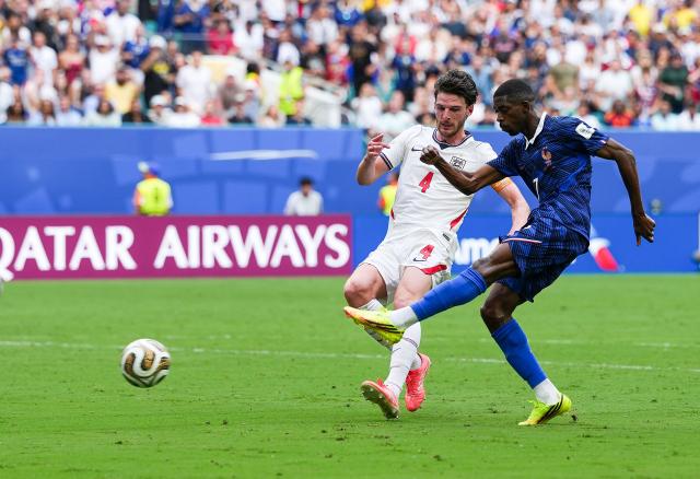 (260719) -- MIAMI, July 19, 2026 (Xinhua) -- Ousmane Dembele (R) of France and Declan Rice of England compete during the bronze final match between France and England at the 2026 FIFA World Cup in Miami, the United States, July 18, 2026. (Xinhua/Hu Xingyu)