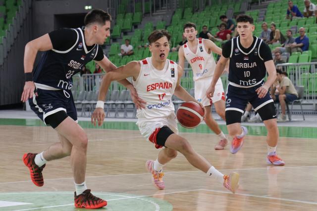 (260719) -- LJUBLJANA, July 19, 2026 (Xinhua) -- Didac Cebolla (2nd L) of Spain competes during the semifinal match between Serbia and Spain at FIBA U20 EuroBasket 2026 in Ljubljana, Slovenia, July 18, 2026. (Photo by Zeljko Stevanic/Xinhua)