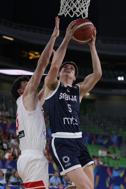 (260719) -- LJUBLJANA, July 19, 2026 (Xinhua) -- Marko Tofoski (R) of Serbia goes for a layup during the semifinal match between Serbia and Spain at FIBA U20 EuroBasket 2026 in Ljubljana, Slovenia, July 18, 2026. (Photo by Zeljko Stevanic/Xinhua)