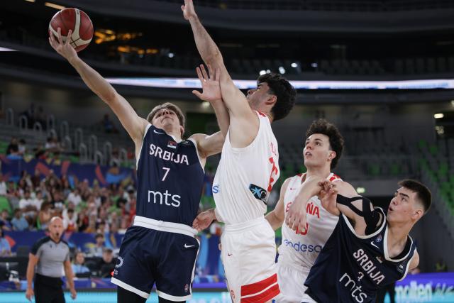 (260719) -- LJUBLJANA, July 19, 2026 (Xinhua) -- Andrej Lucic (1st L) of Serbia goes for a layup during the semifinal match between Serbia and Spain at FIBA U20 EuroBasket 2026 in Ljubljana, Slovenia, July 18, 2026. (Photo by Zeljko Stevanic/Xinhua)