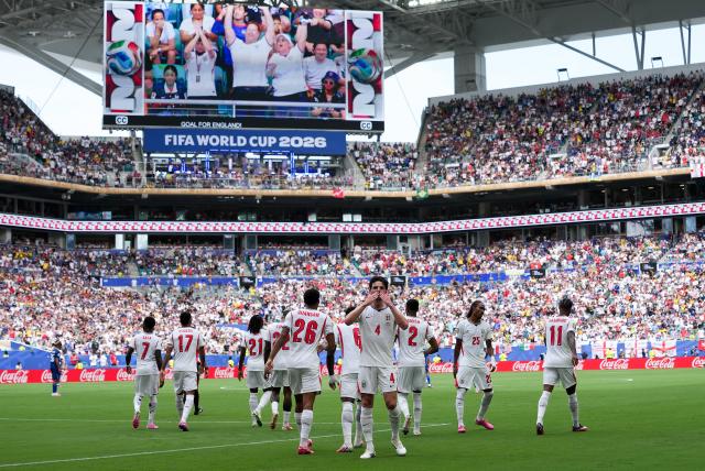(260719) -- MIAMI, July 19, 2026 (Xinhua) -- Declan Rice (C) of England celebrates scoring during the bronze final match between France and England at the 2026 FIFA World Cup in Miami, the United States, July 18, 2026. (Xinhua/Hu Xingyu)