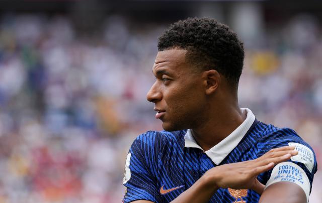 (260719) -- MIAMI, July 19, 2026 (Xinhua) -- Kylian Mbappe of France is pictured before the bronze final match between France and England at the 2026 FIFA World Cup in Miami, the United States, July 18, 2026. (Xinhua/Hu Xingyu)
