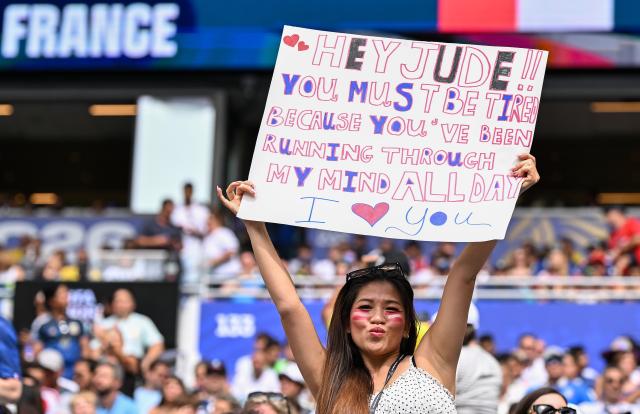 (260719) -- MIAMI, July 19, 2026 (Xinhua) -- A fan of England is pictured before the bronze final match between France and England at the 2026 FIFA World Cup in Miami, the United States, July 18, 2026. (Xinhua/Chen Yichen)