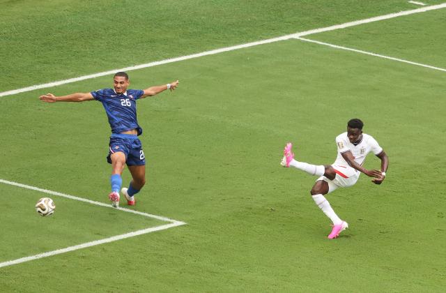(260719) -- MIAMI, July 19, 2026 (Xinhua) -- Bukayo Saka (R) of England shoots during the bronze final match between France and England at the 2026 FIFA World Cup in Miami, the United States, July 18, 2026. (Xinhua/Zhang Fengguo)