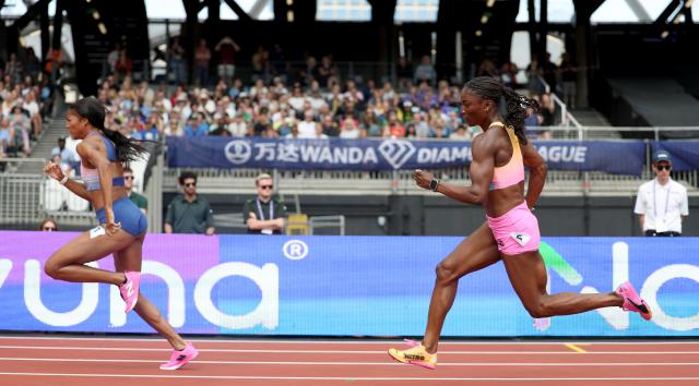 (260719) -- LONDON, July 19, 2026 (Xinhua) -- Saint Lucia's Julien Alfred (R) competes during the women's 200m final at the 2026 World Athletics Diamond League in London, Britain, on July 18, 2026. (Xinhua/Li Ying)