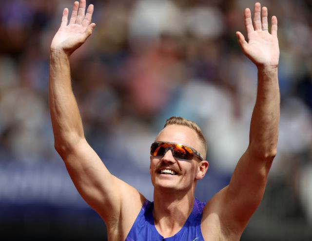 (260719) -- LONDON, July 19, 2026 (Xinhua) -- Sam Kendricks of the United States celebrates after winning the men's pole vault final at the 2026 World Athletics Diamond League in London, Britain, on July 18, 2026. (Xinhua/Li Ying)