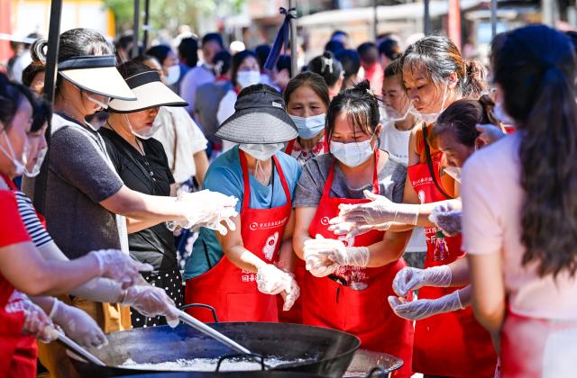 (260719) -- CHONGQING, July 19, 2026 (Xinhua) -- Volunteers prepare lunches at a temporary canteen near the rescue site of a mountain collapse in Pengshui Miao and Tujia Autonomous County of Chongqing, southwest China, July 19, 2026. A rainfall-induced mountain collapse occurred at 9:08 a.m. on Friday in the Hanjia sub-district of Pengshui, burying more than 10 residential buildings, while leaving some local residents trapped and unaccounted for. 
  China activated a Level-II national emergency response for geological disasters. Multiple rescue forces including emergency response, fire control and public security rushed to the scene and launched full-scale search and rescue operations, while local residents also volunteered to take part in the rescue efforts. (Xinhua/Wang Quanchao)