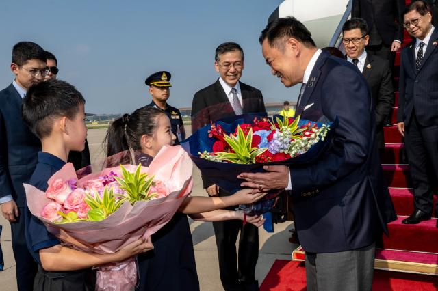 (260719) -- BEIJING, July 19, 2026 (Xinhua) -- Thai Prime Minister Anutin Charnvirakul arrives in Beijing, capital of China, July 19, 2026.
  From July 16 to 20, Thai Prime Minister Anutin Charnvirakul is making his first official visit to China since taking office. Prior to Beijing, he attended the 2026 World AI Conference and High-Level Meeting on Global AI Governance in Shanghai and visited Sichuan Province. (Xinhua/Zhang Xiaoyu)